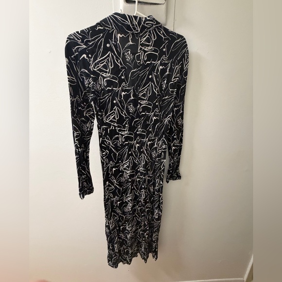 Zara Black & White Abstract Print Midi Dress | Chic + Flattering - Picture 3 of 4